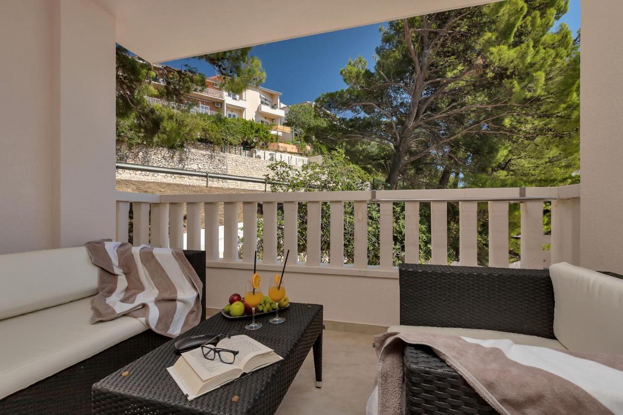 Aparthotel Flora Tucepi Bagian luar foto
