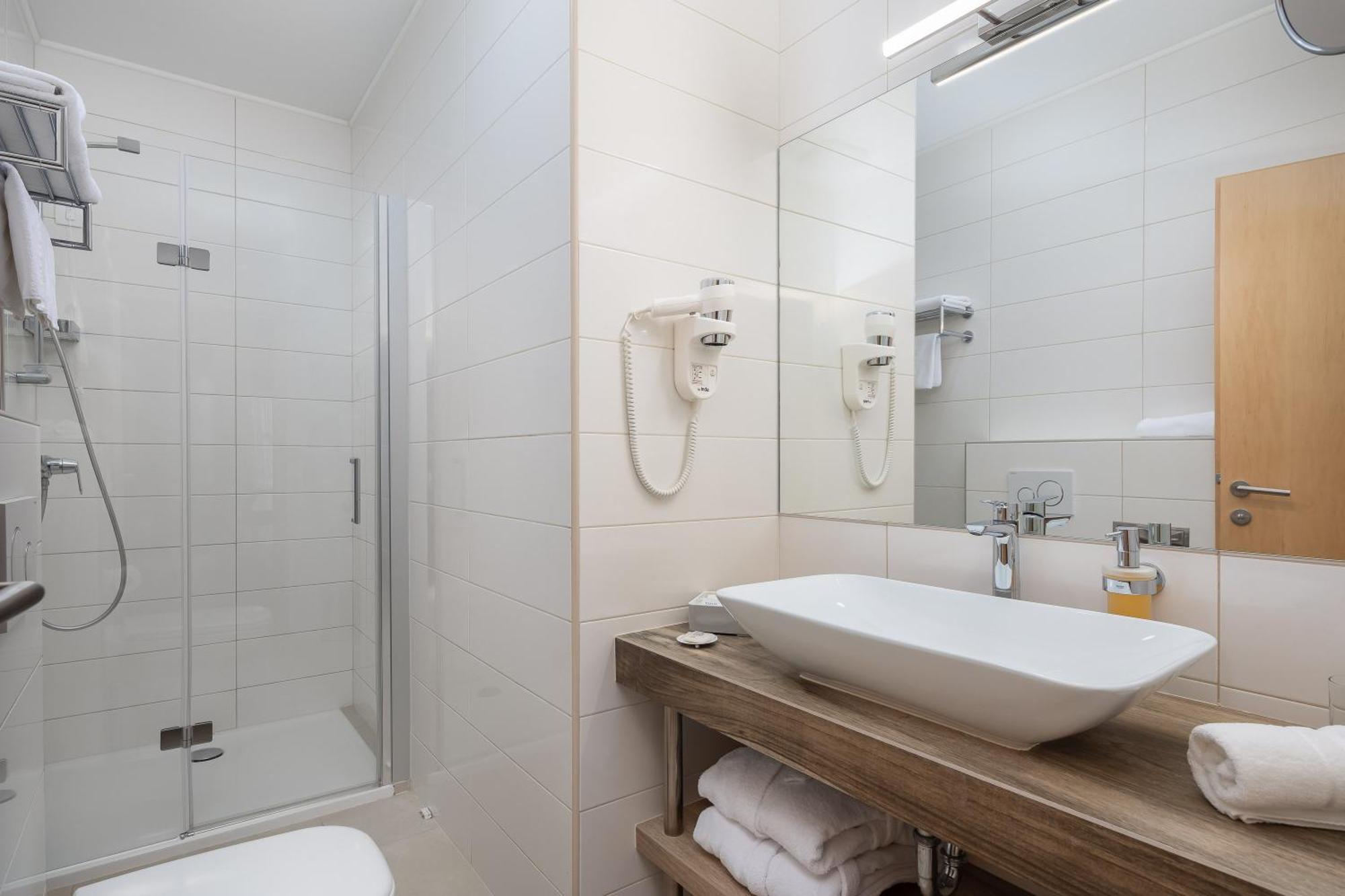 Aparthotel Flora Tucepi Bagian luar foto