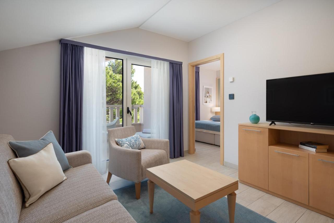 Aparthotel Flora Tucepi Bagian luar foto