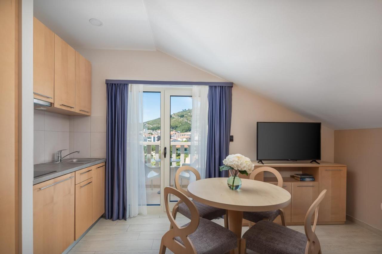 Aparthotel Flora Tucepi Bagian luar foto