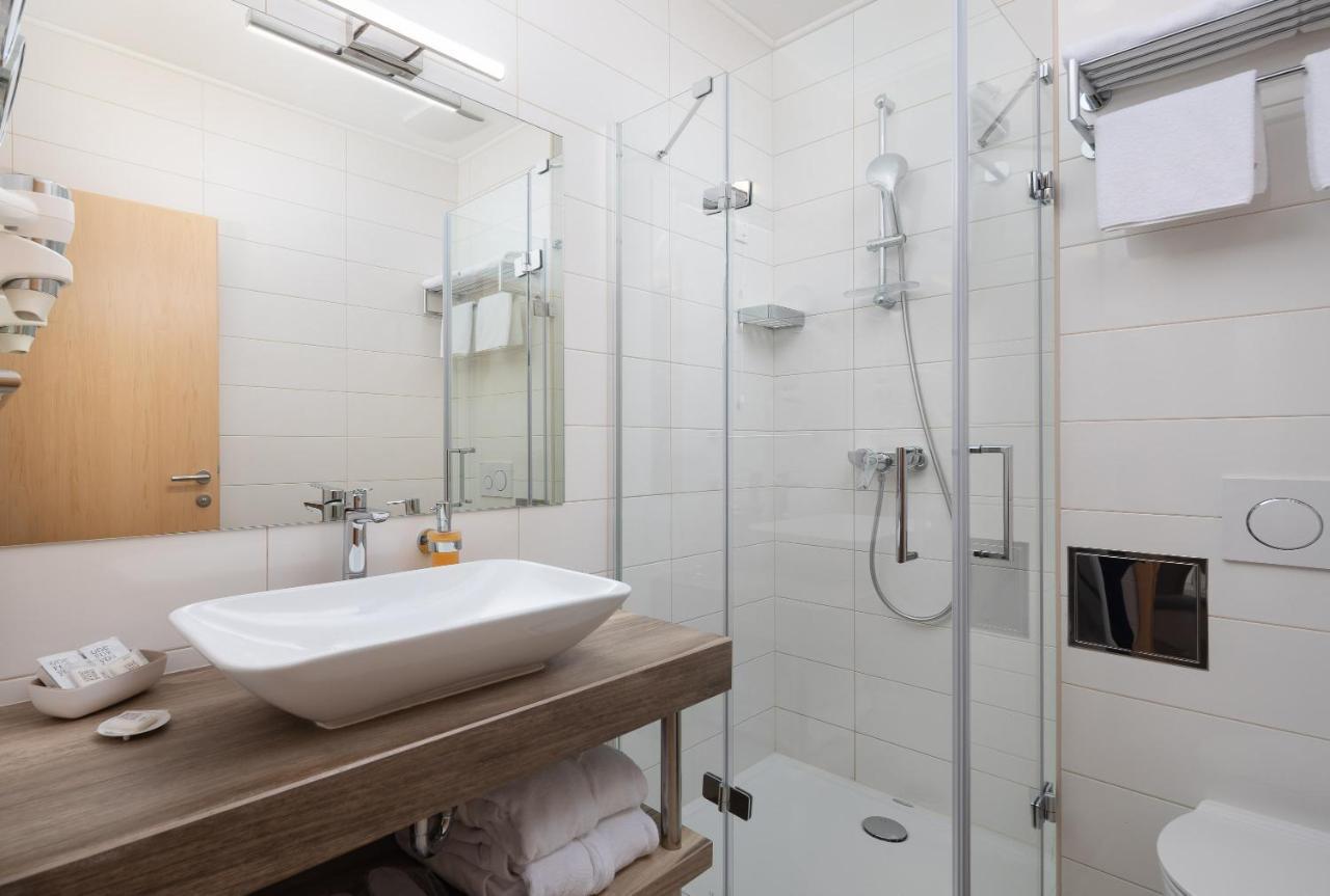 Aparthotel Flora Tucepi Bagian luar foto