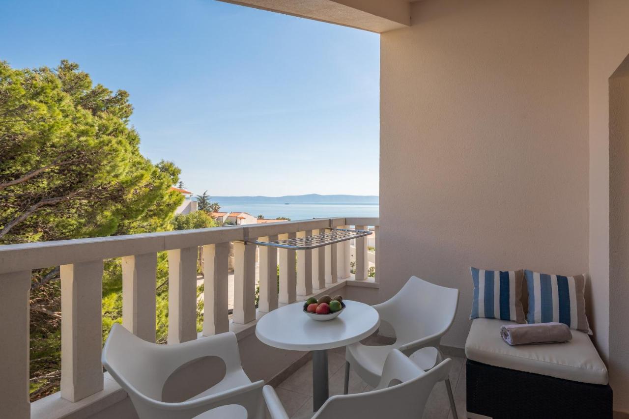 Aparthotel Flora Tucepi Bagian luar foto