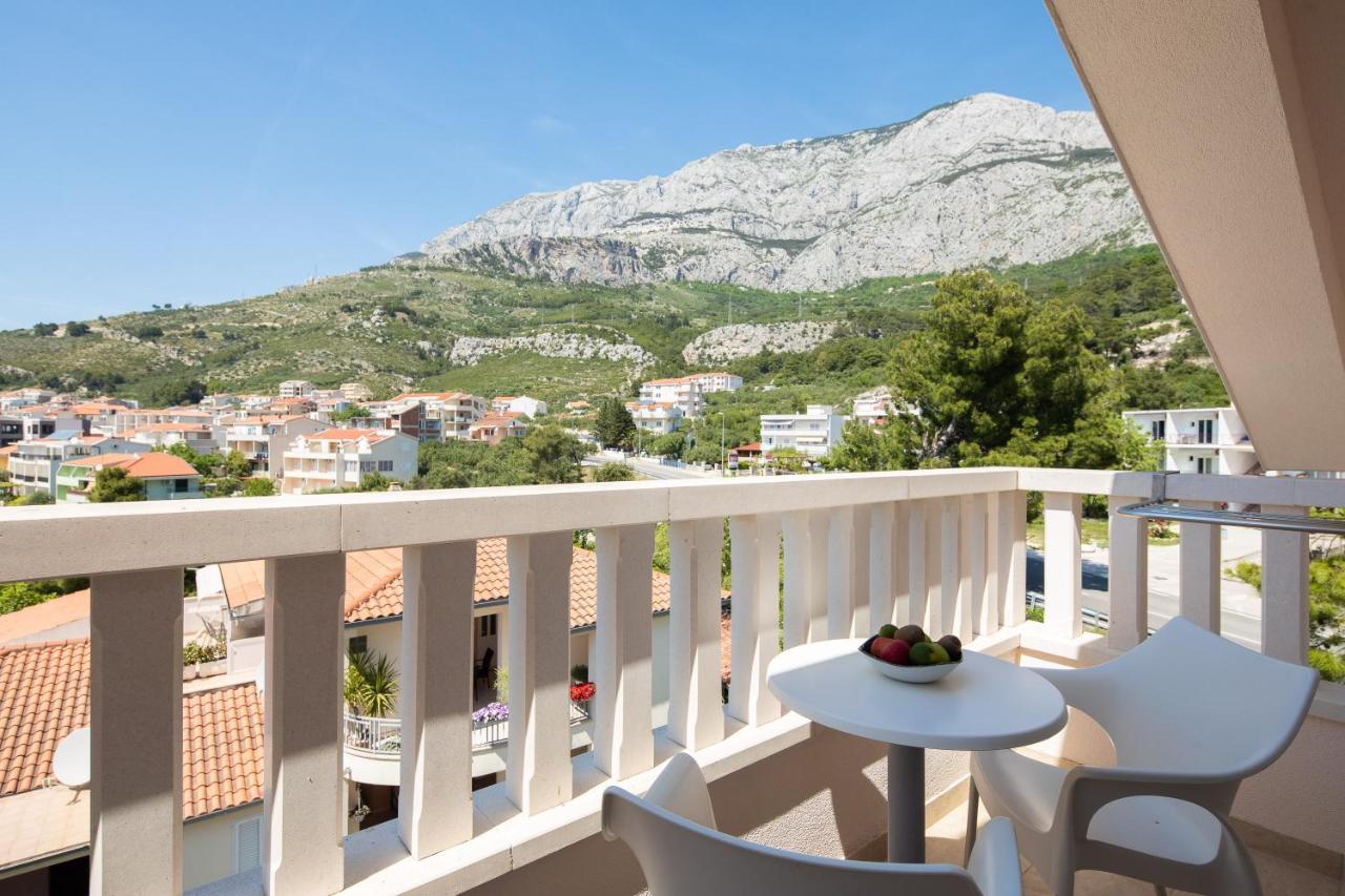 Aparthotel Flora Tucepi Bagian luar foto