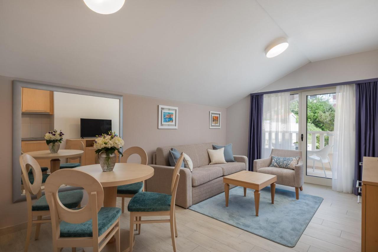 Aparthotel Flora Tucepi Bagian luar foto