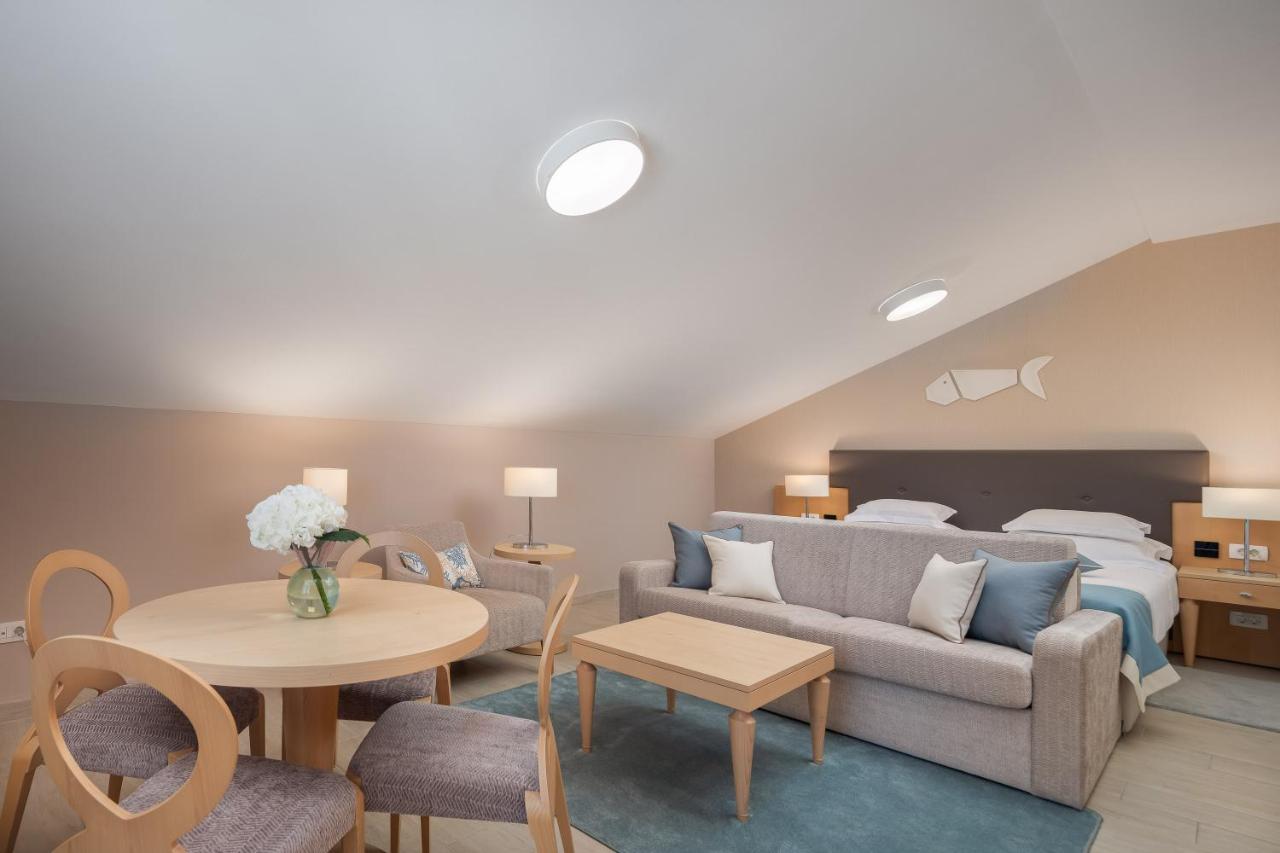 Aparthotel Flora Tucepi Bagian luar foto