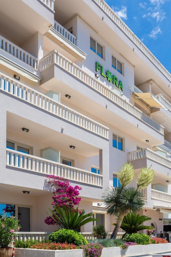 Aparthotel Flora Tucepi Bagian luar foto