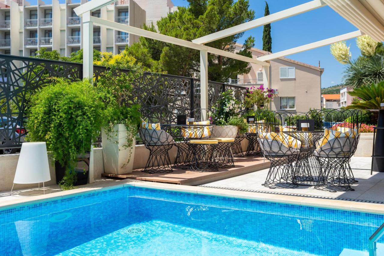 Aparthotel Flora Tucepi Bagian luar foto